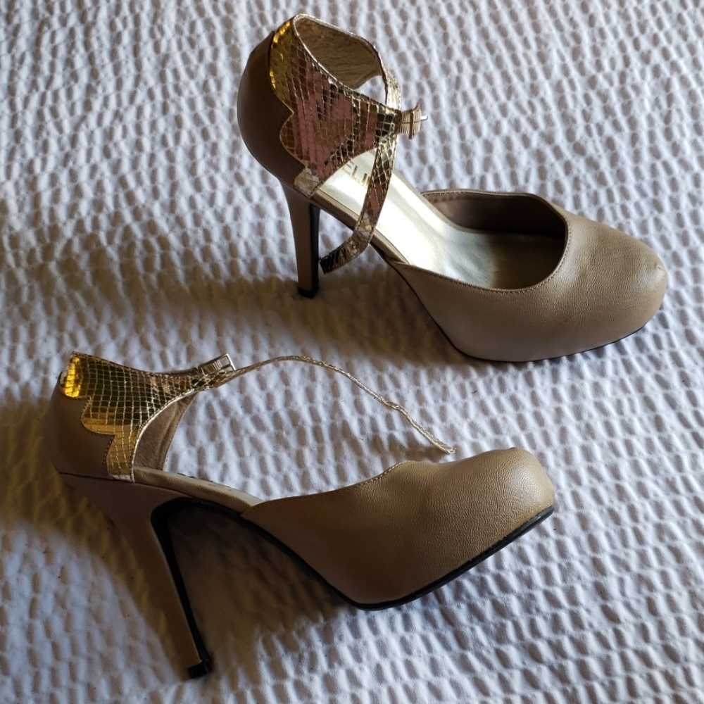MADELINE girl Heels size 10 Tan